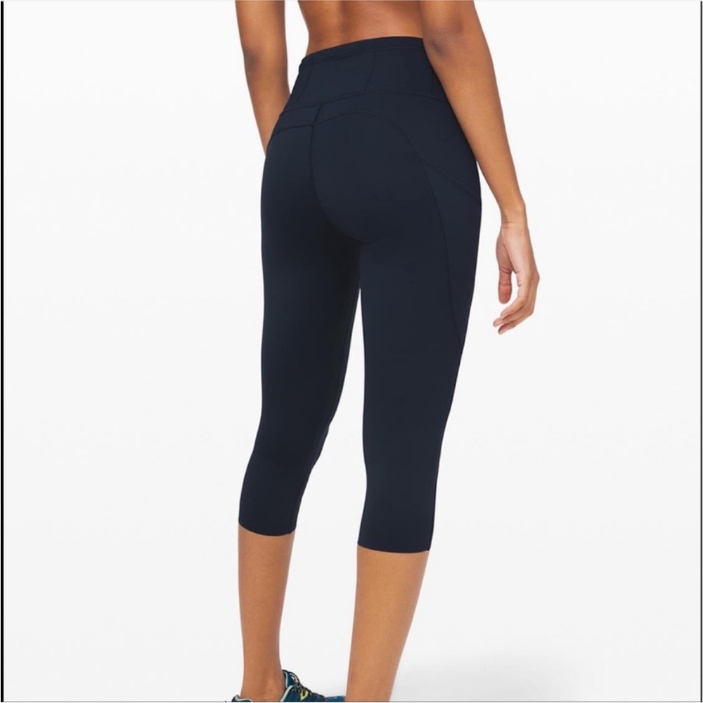 Lululemon Fast & Free 19” crop leggings. True Navy. Size 10. Perfect condition! - Picture 2 of 5